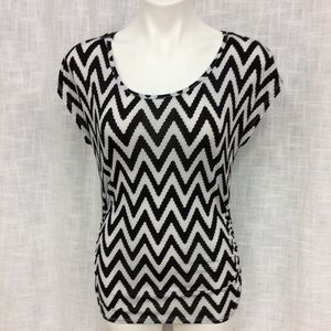 Julie’s Closet Black and White Medium Top